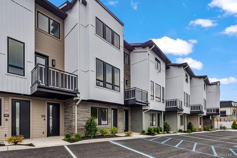Photo of 17 Union Road #111, Spring Valley, NY 10977 (MLS # 927885) Photo of 17 Union Road #111, Spring Valley, NY 10977 (MLS # 927885)