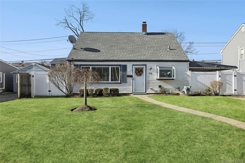 22 Shelter Lane Levittown NY 11756