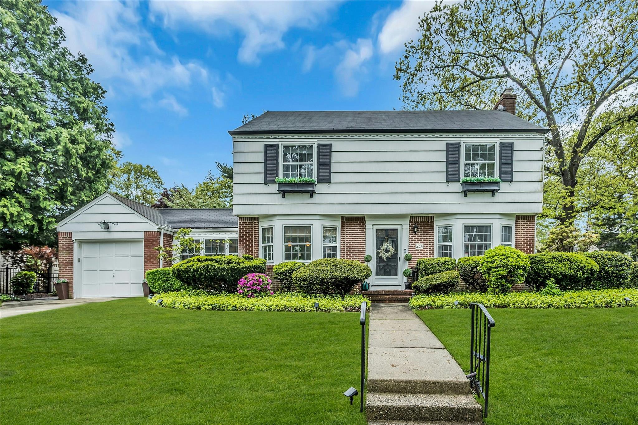 257 Hewlett Avenue, Merrick, New York image 1