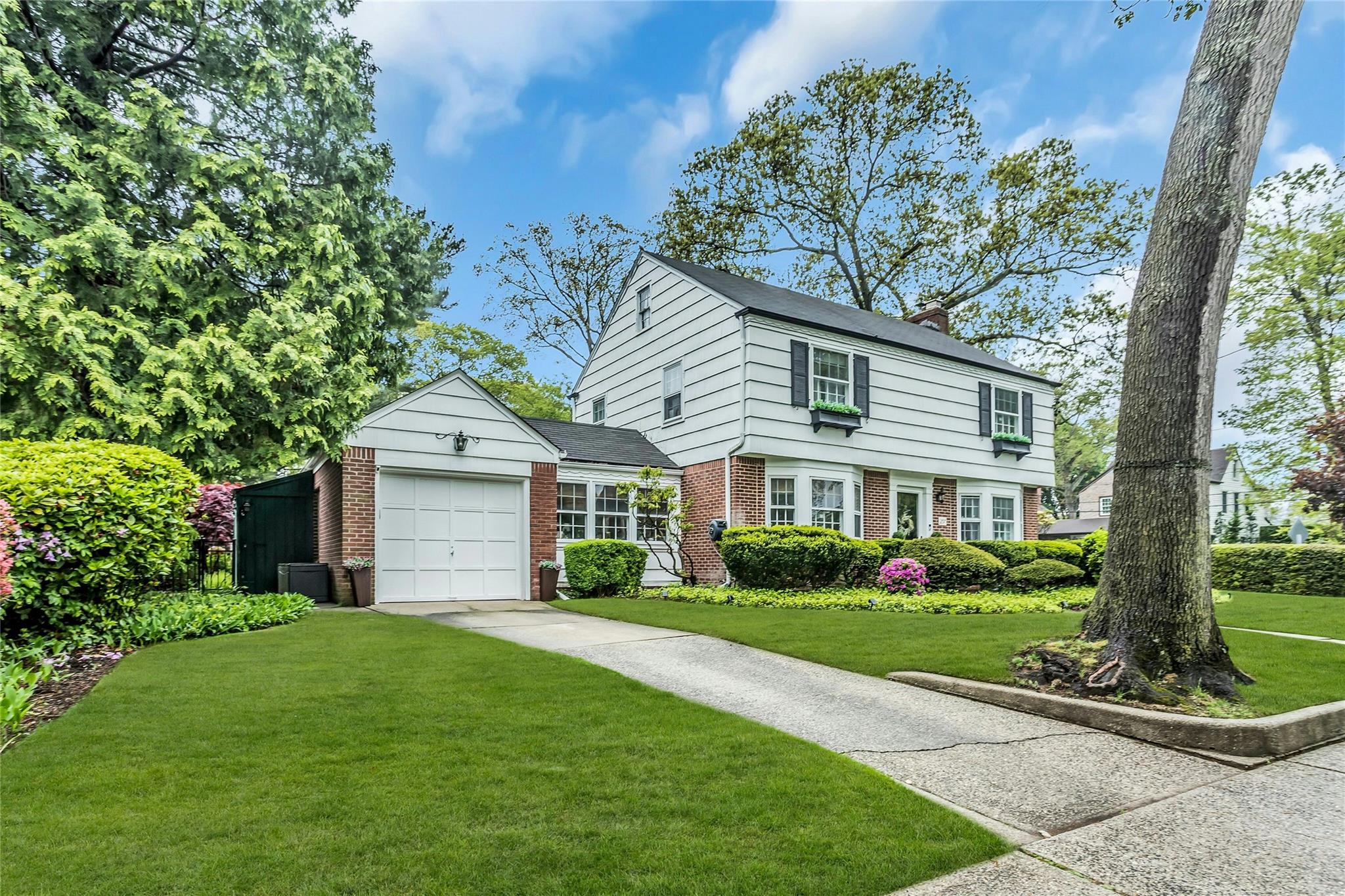 257 Hewlett Avenue, Merrick, New York image 3