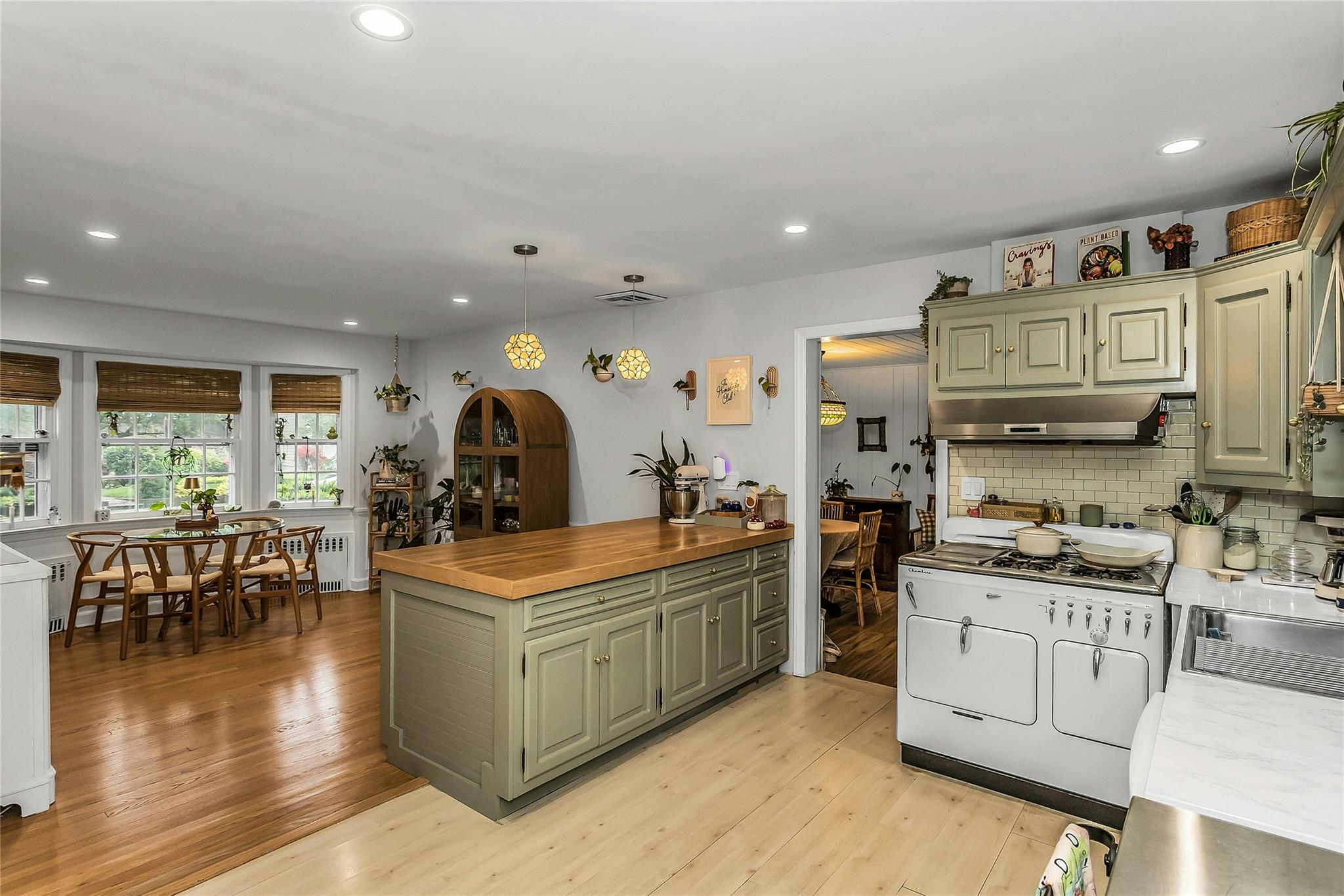 257 Hewlett Avenue, Merrick, New York image 10