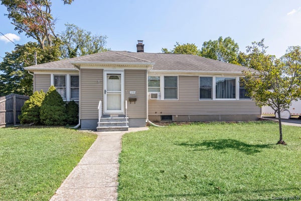 1333 RICHLAND BLVD, BAY SHORE, NY 11706 - Image e5c271dce2115e6df488cf0cbe7864b5/3858229365