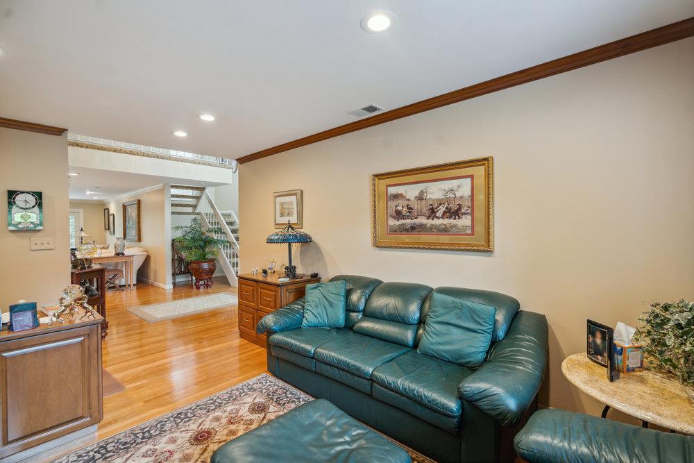 130 Golf View Drive, Jericho, New York image 8