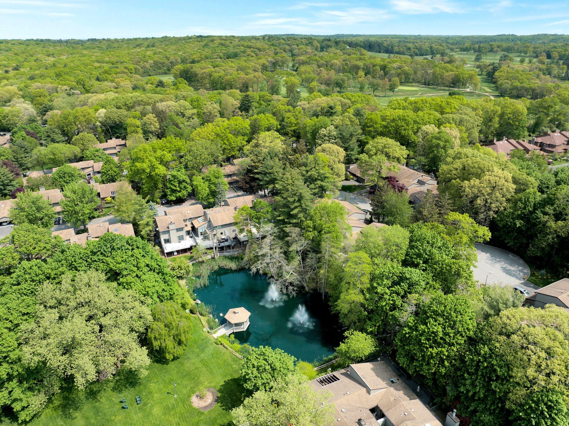 130 Golf View Drive, Jericho, New York image 38