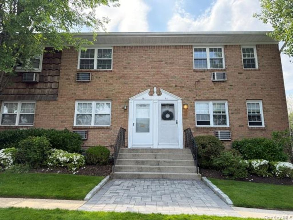 Photo of 3 Anchorage Lane #1B, Oyster Bay, NY 11771 (MLS # 995765)