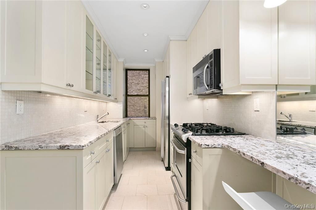 Photo of 595 W End Avenue #3D, New York (Manhattan), NY 10024 (MLS # 990880)