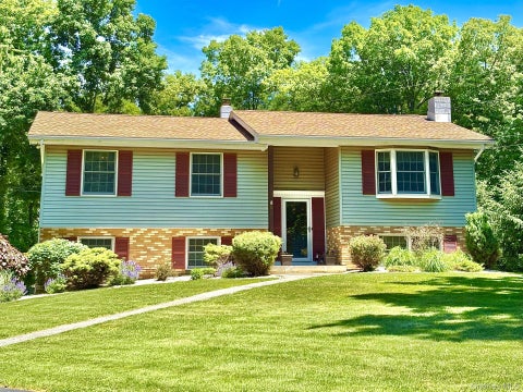 Homes For Sale - 6 Kipsbergen Drive<br/> Rhinebeck, NY 12572