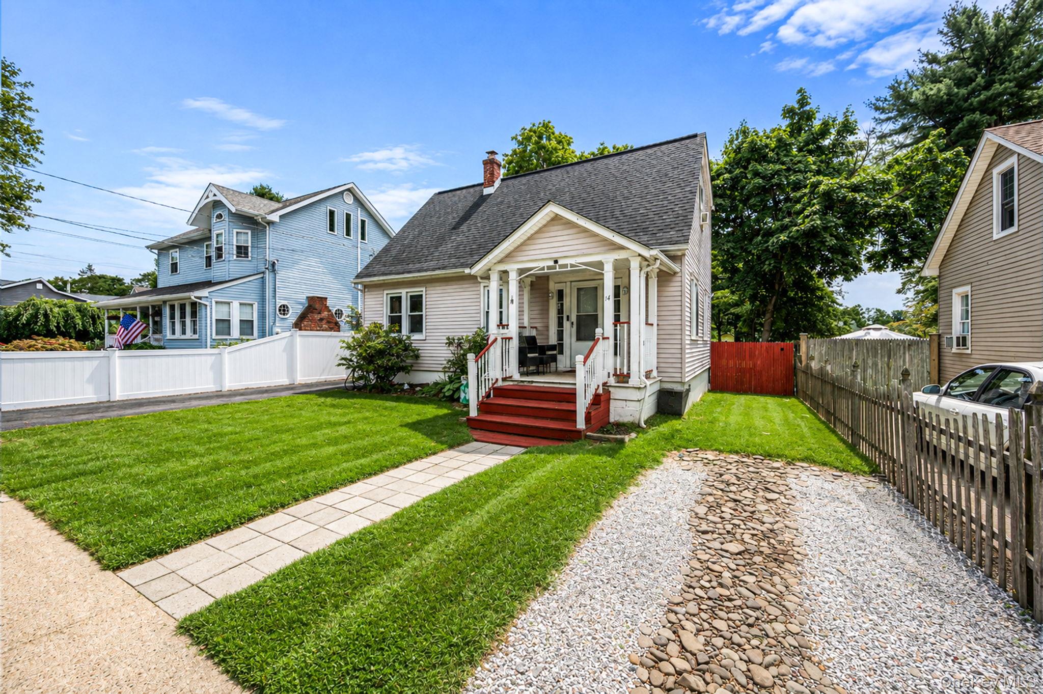 14 Richard Avenue - Photo 2