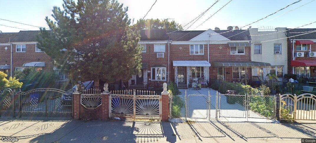Linden Boulevard, Jamaica, Queens, NY - 3 Bedrooms  
3 Bathrooms  
9 Rooms - 