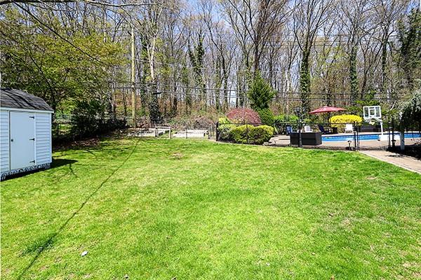 80 Lauren Avenue, Dix Hills, New York image 35
