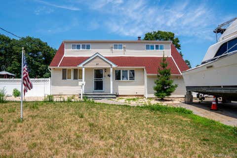 Homes For Sale - 27 W Lakeland Street<br/> Suffolk County, Bay Shore, NY 11706