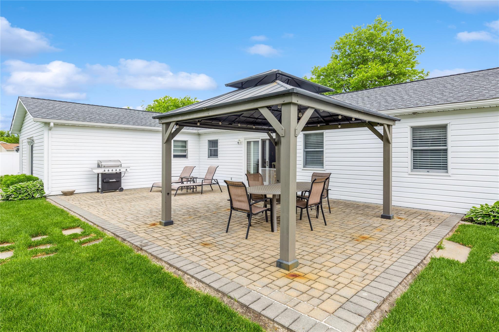 16 Puritan Avenue, Mount Sinai, New York image 17