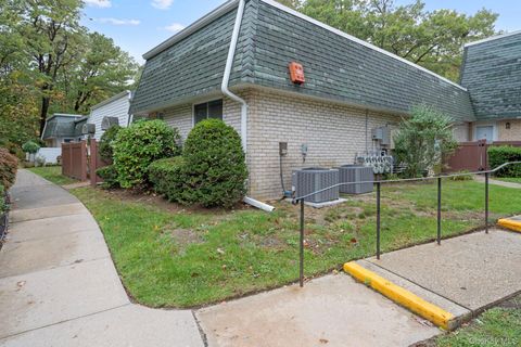 Photo of 497 Daryl Drive, Medford, NY 11763 (MLS # 925237)
