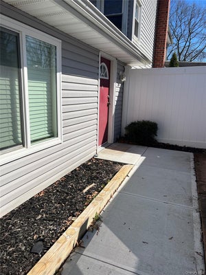 278 SWAN LAKE DR, PATCHOGUE, NY 11772 - Image e5e1ffd33e4aa6b44faa7555df55327d/3268293289