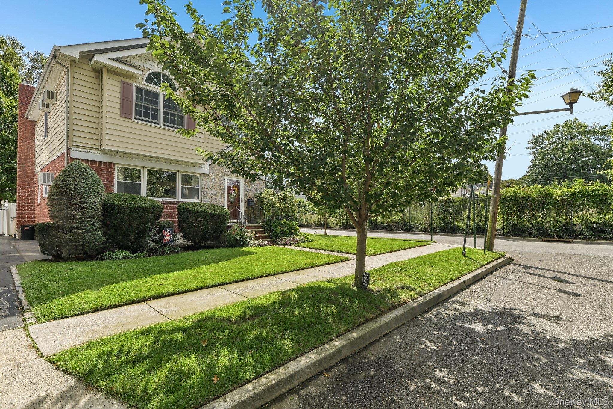 2 Fernwood Terrace N
