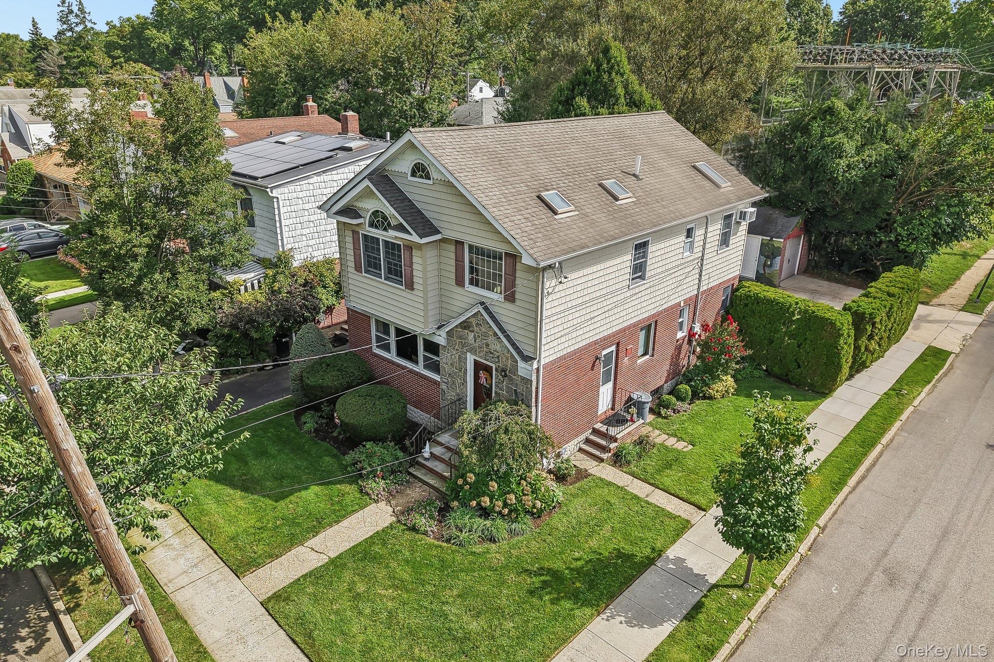 2 Fernwood Terrace N