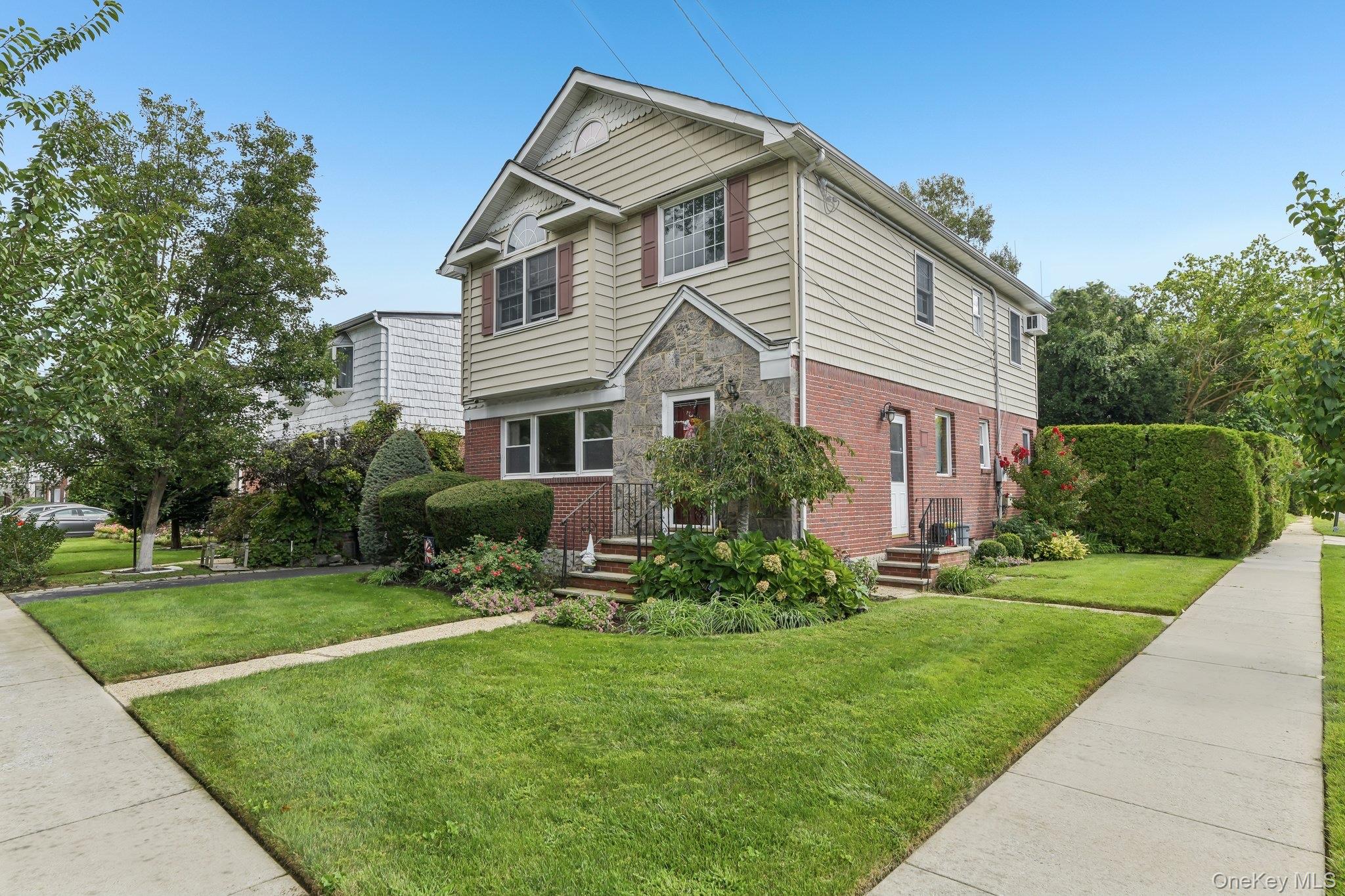 2 Fernwood Terrace N