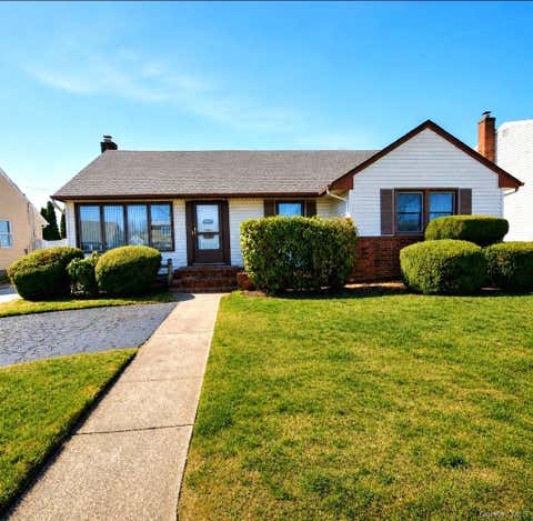 Homes For Sale - 3030 N Jerusalem Road<br/> Wantagh, NY 11793