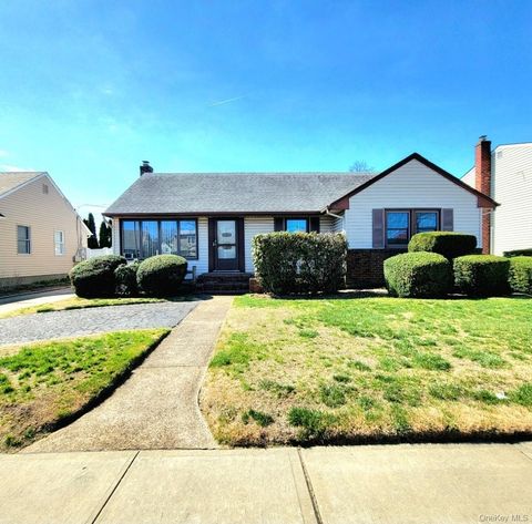 Photo of 3030 N Jerusalem Road, Wantagh, NY 11793 (MLS # 983512)