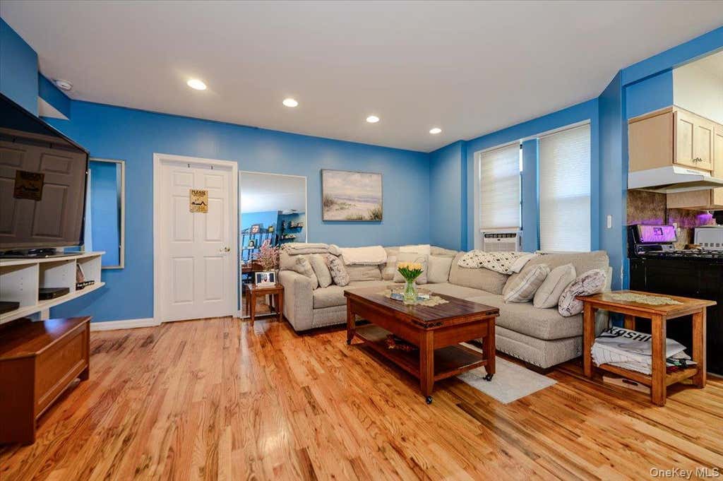 Photo of 25 W Broadway #417, Long Beach, NY 11561 (MLS # 1035101)