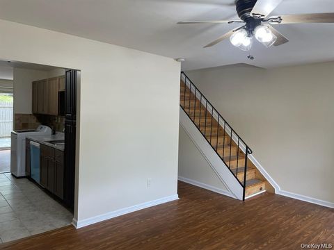 95 Hill Court Calverton NY 11933