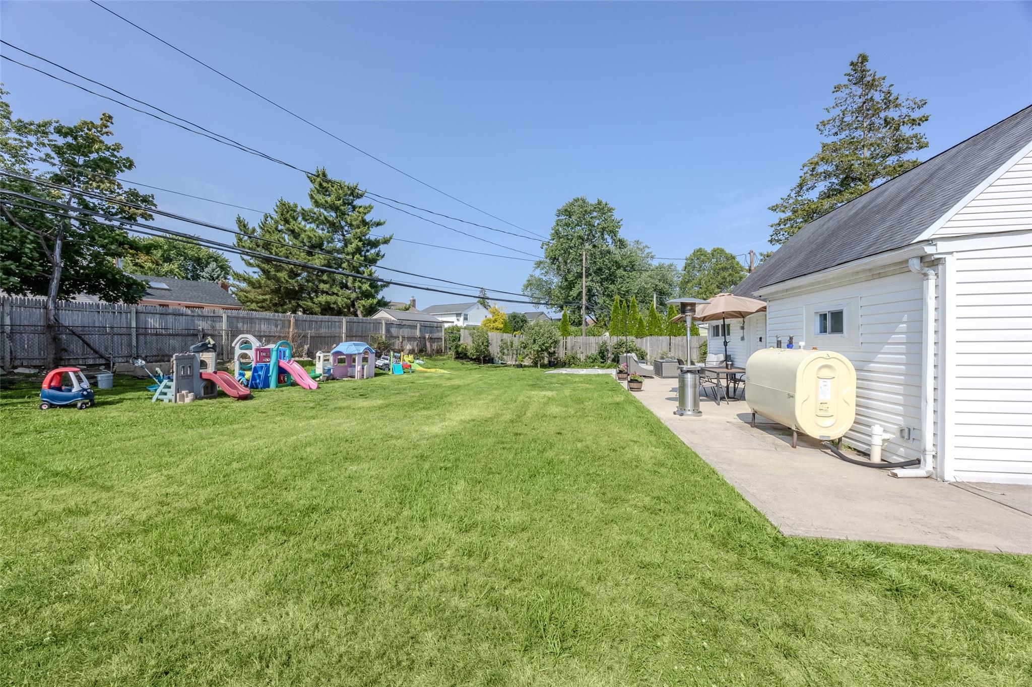 11 Friendly Road, Hicksville, New York image 24