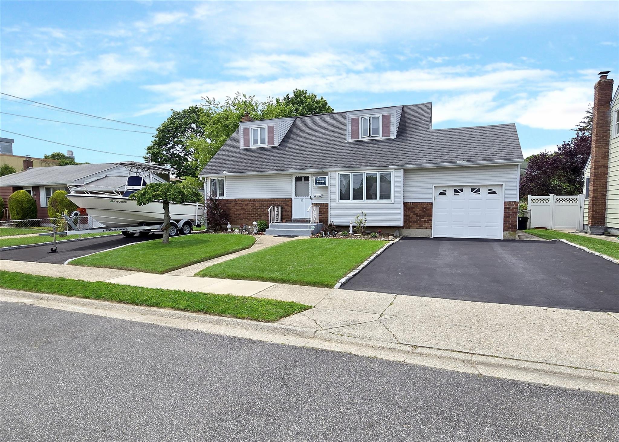 45 Cabota Avenue, Copiague, New York image 1