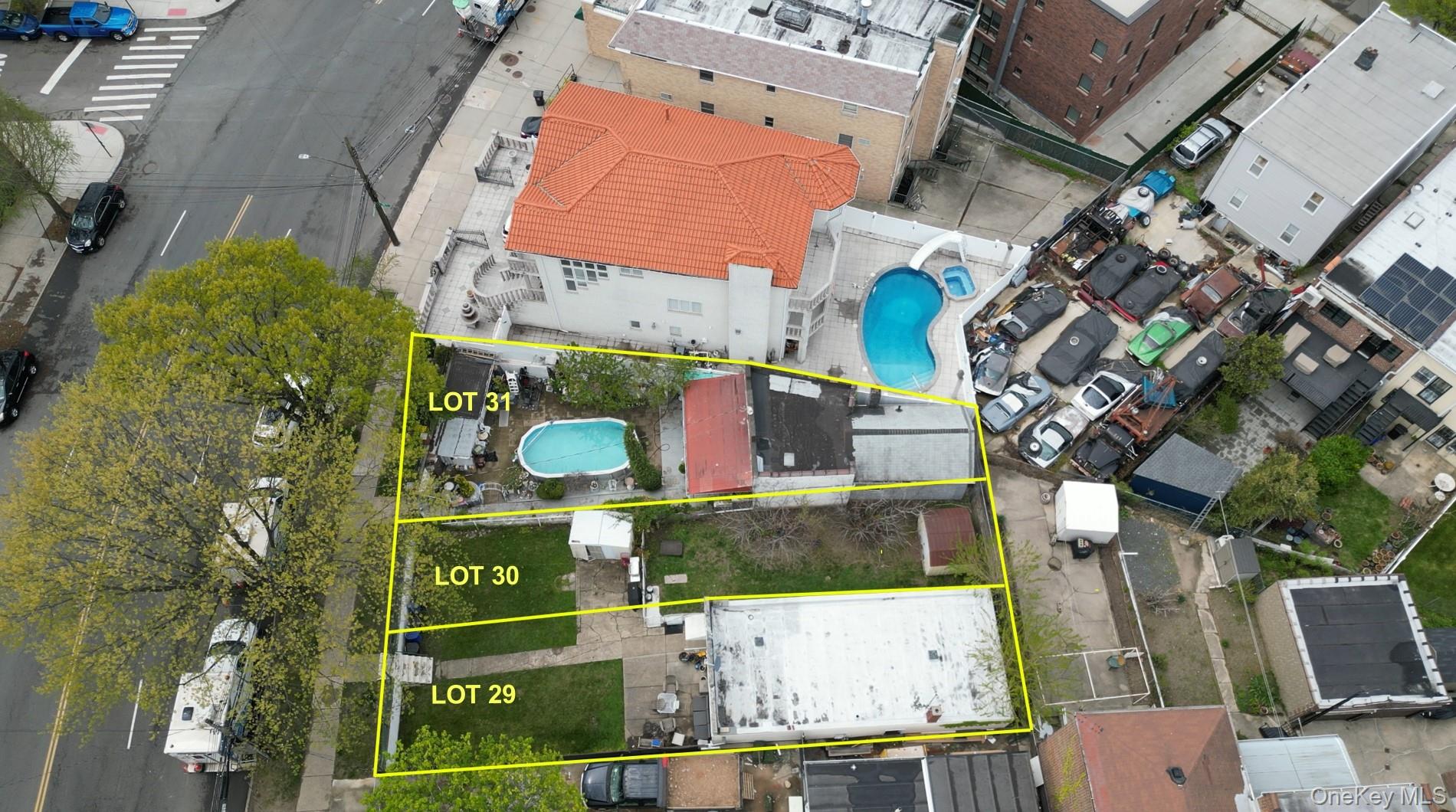 70-07, 70-11 Ditmars Boulevard