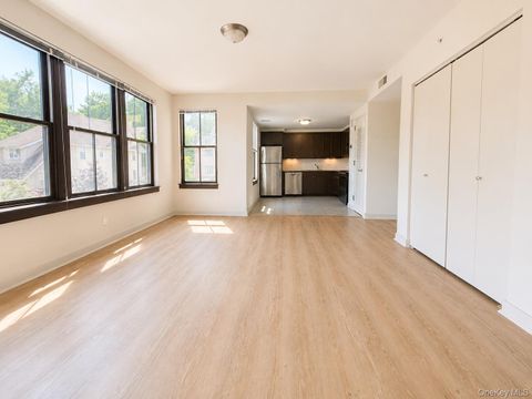 Photo of 110 Main Street #3G, Tuckahoe, NY 10707 (MLS # 1009714)