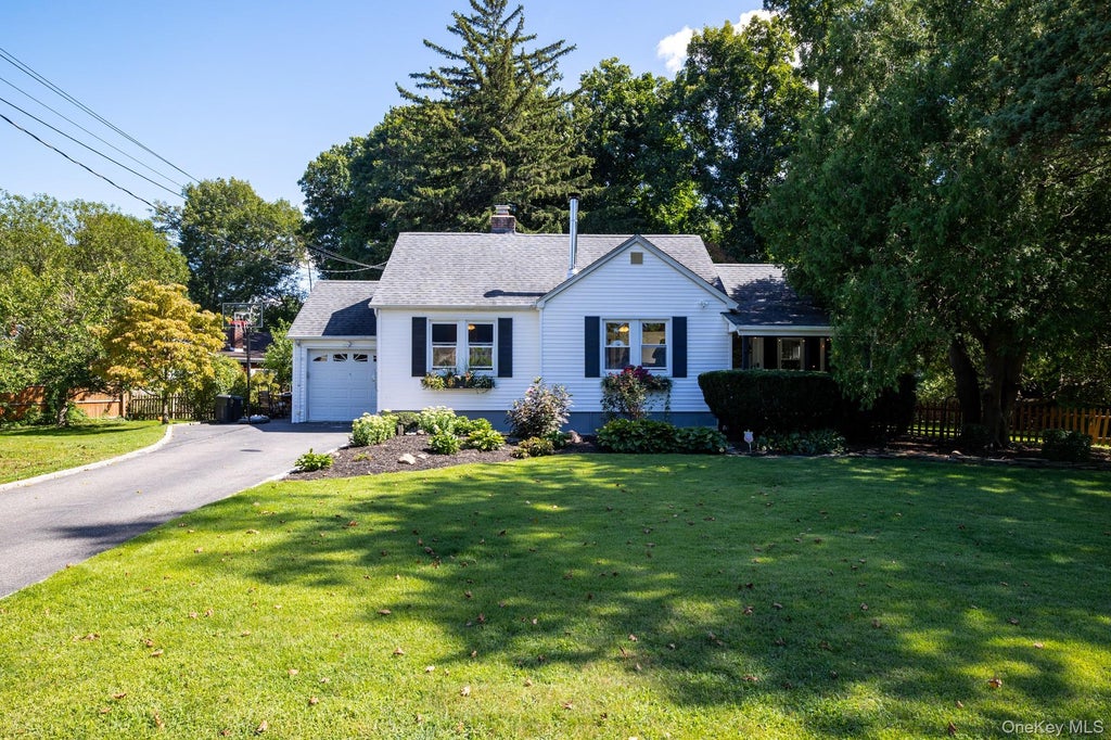 Photo of 12 Ingersoll Street, Huntington Station, NY 11746 (MLS # 1052831)