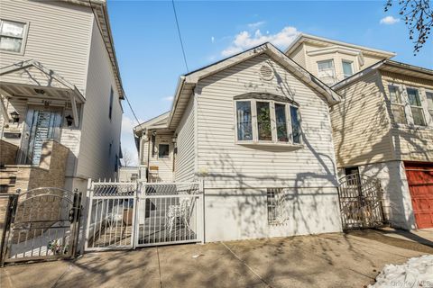 Photo of 2415 St Raymonds Avenue, Bronx, NY 10461 (MLS # 959812)