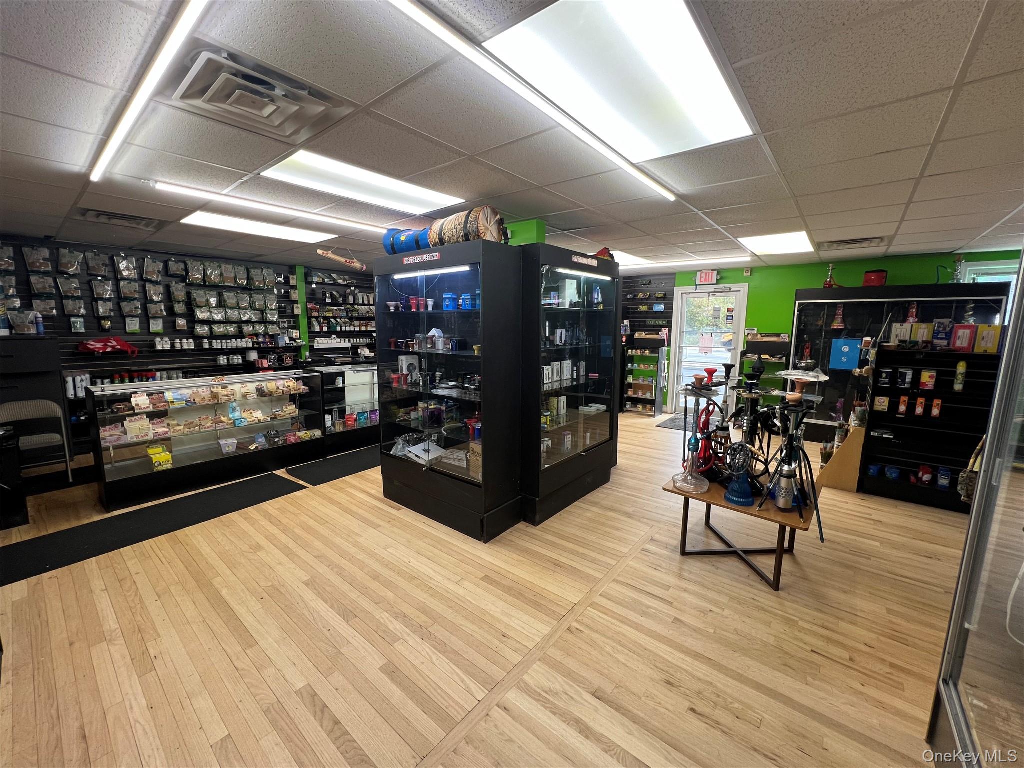 469a E Jericho Turnpike