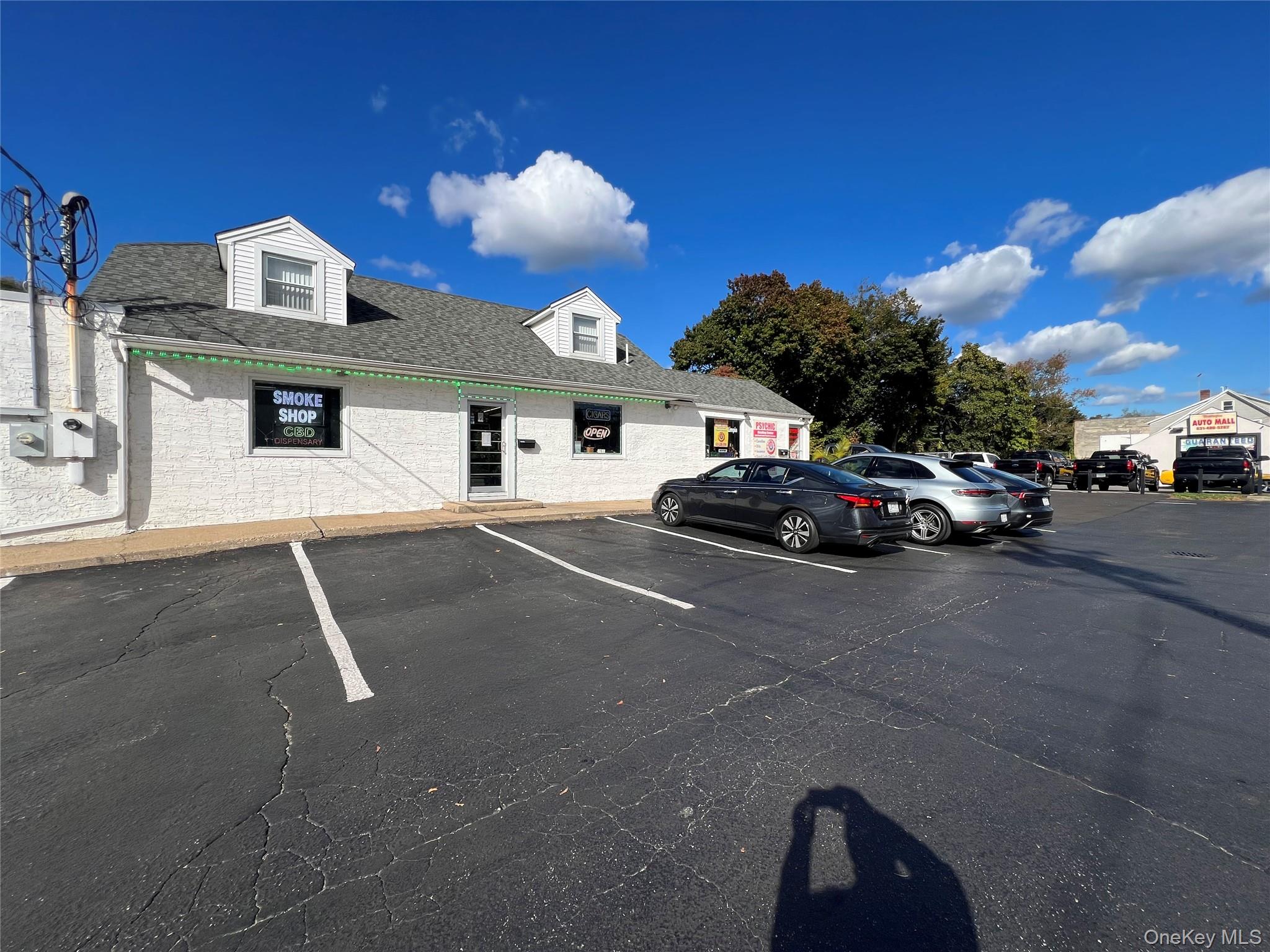 469a E Jericho Turnpike