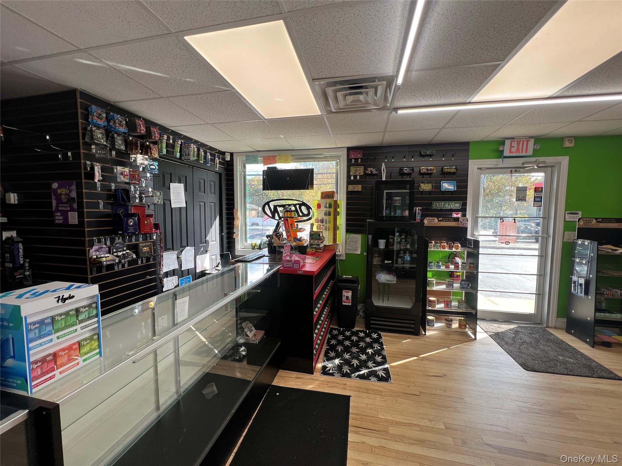 469a E Jericho Turnpike