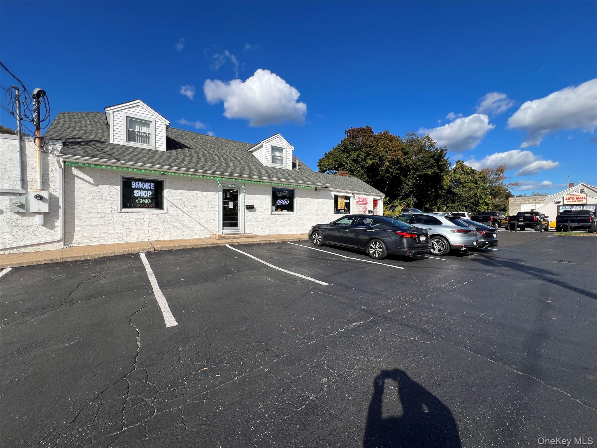 469a E Jericho Turnpike