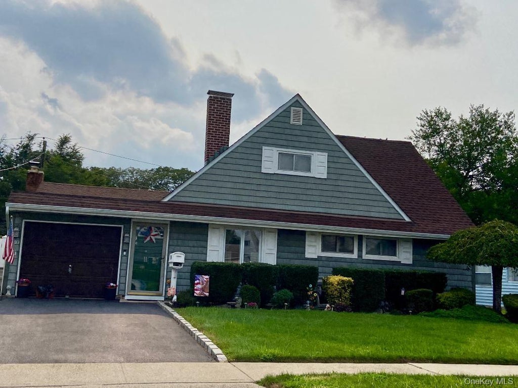 Photo of 30 Cable LN, Hicksville, NY 11801 (MLS # 1052449)