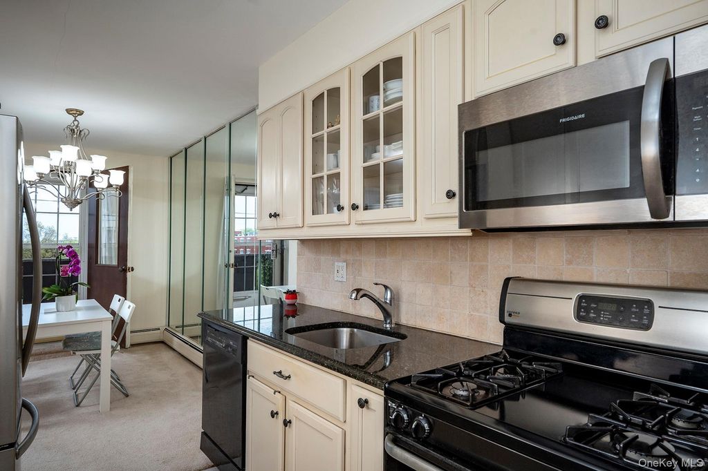 Photo of 135 Post Avenue #5A, Westbury, NY 11590 (MLS # 998992)