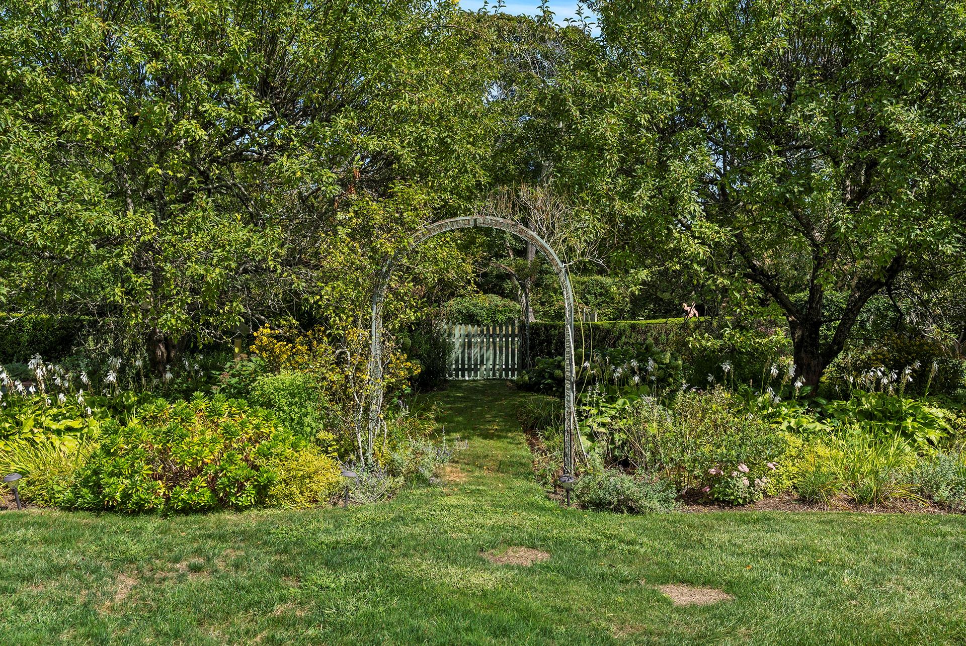 254 Captains Neck Lane, Southampton, New York image 16