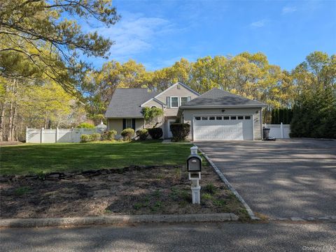 Photo of 1 Northumberland Drive, Shoreham, NY 11786 (MLS # 962101)