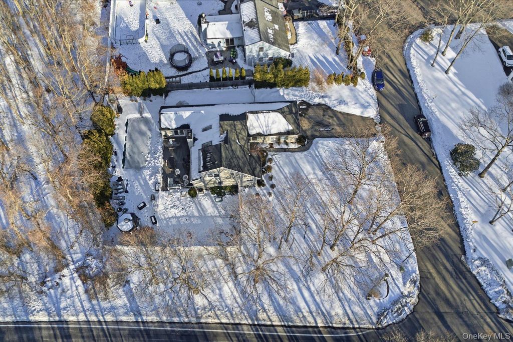 Photo of 1 Northumberland Drive, Shoreham, NY 11786 (MLS # 962101)