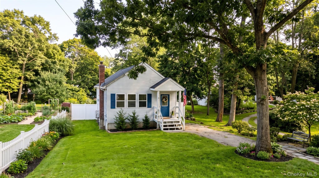 Photo of 11 Huntington Road, Sound Beach, NY 11789 (MLS # 1036901)