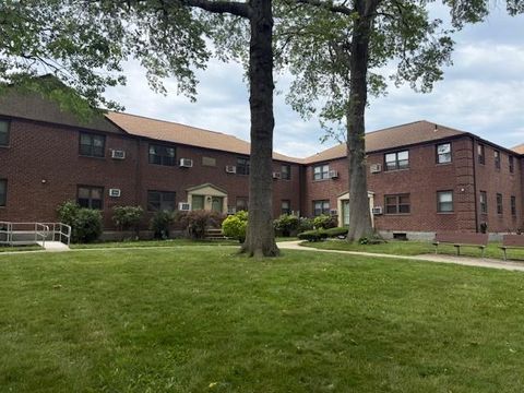 57-21 246th Crescent B2-7 Upper Douglaston NY 11362
