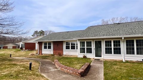 Condo For Sale - 72 Enfield Court #A<br/> Suffolk County, Ridge, NY 11961