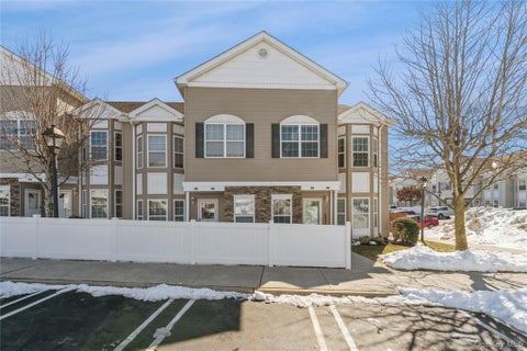 Condo For Sale - 403 Autumn Drive<br/> East Meadow, NY 11554