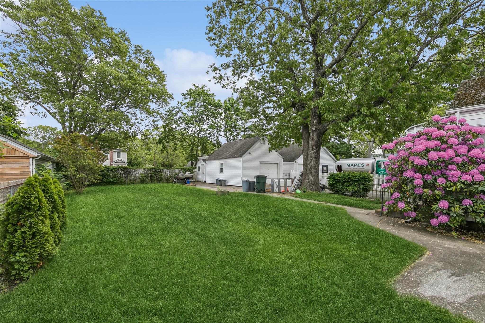 142 Woodhull Avenue, Riverhead, New York image 3