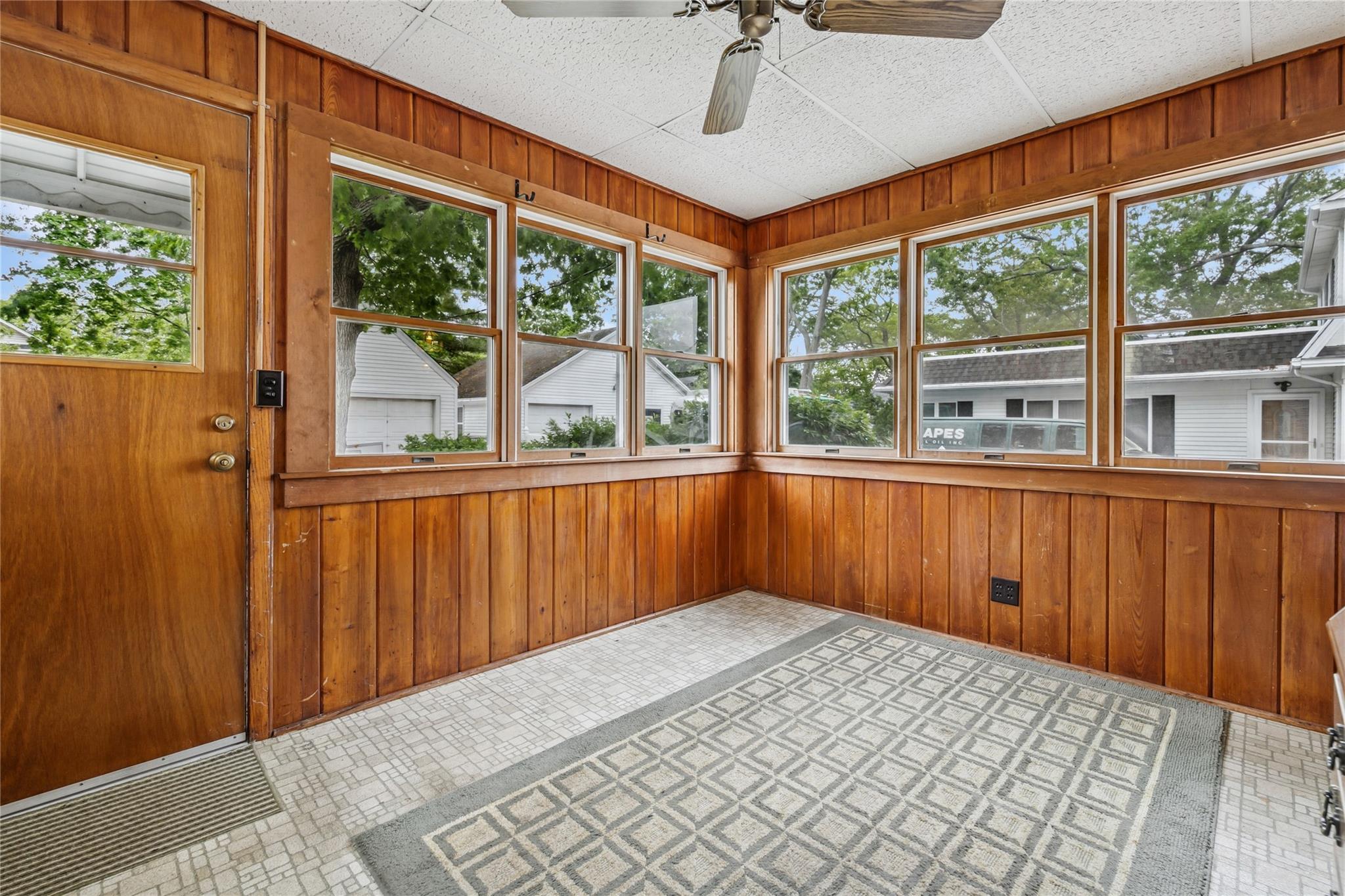 142 Woodhull Avenue, Riverhead, New York image 15