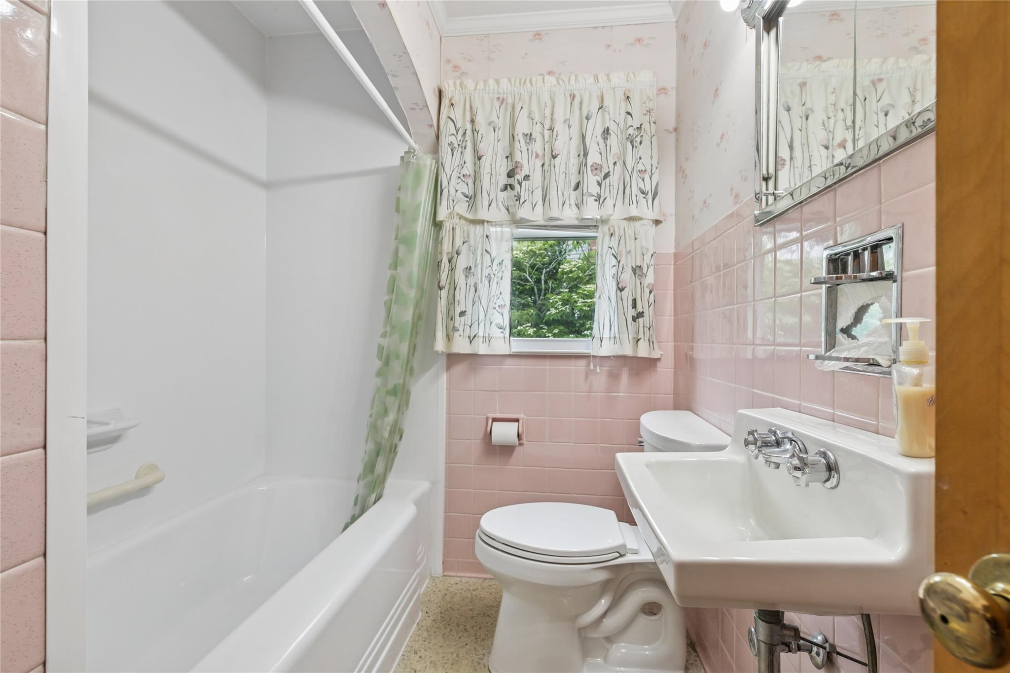 142 Woodhull Avenue, Riverhead, New York image 9