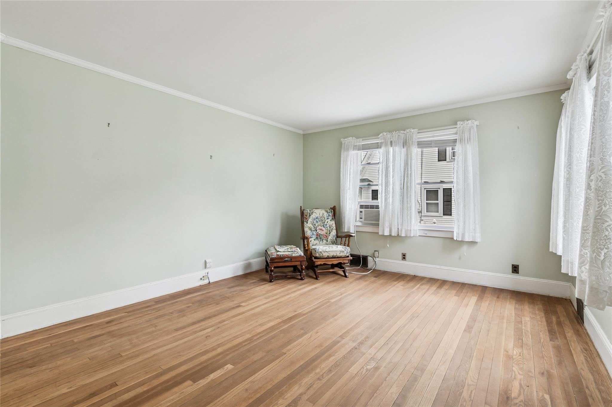 142 Woodhull Avenue, Riverhead, New York image 5