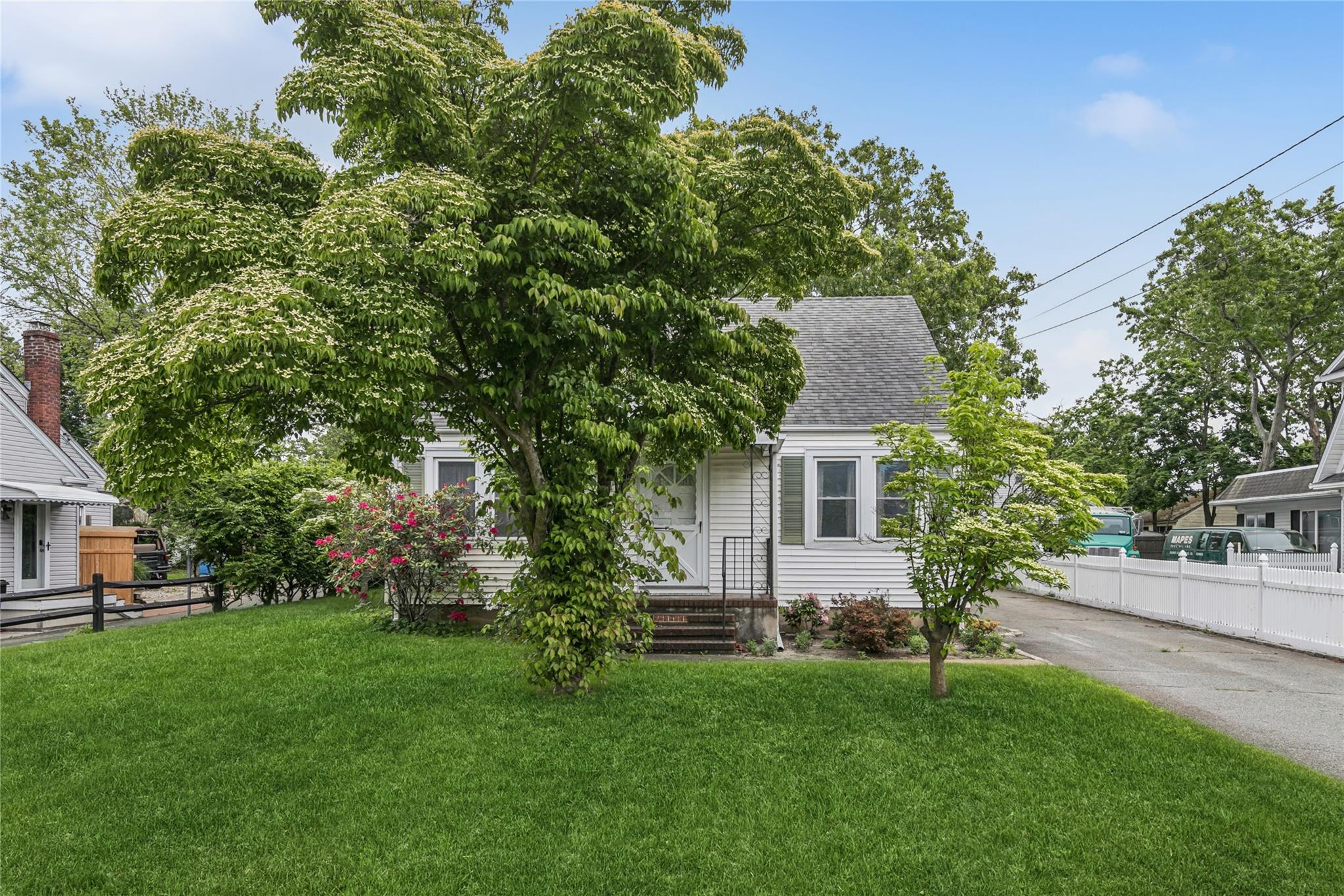 Woodhull Avenue, Riverhead, Hamptons, NY - 3 Bedrooms  
1 Bathrooms - 