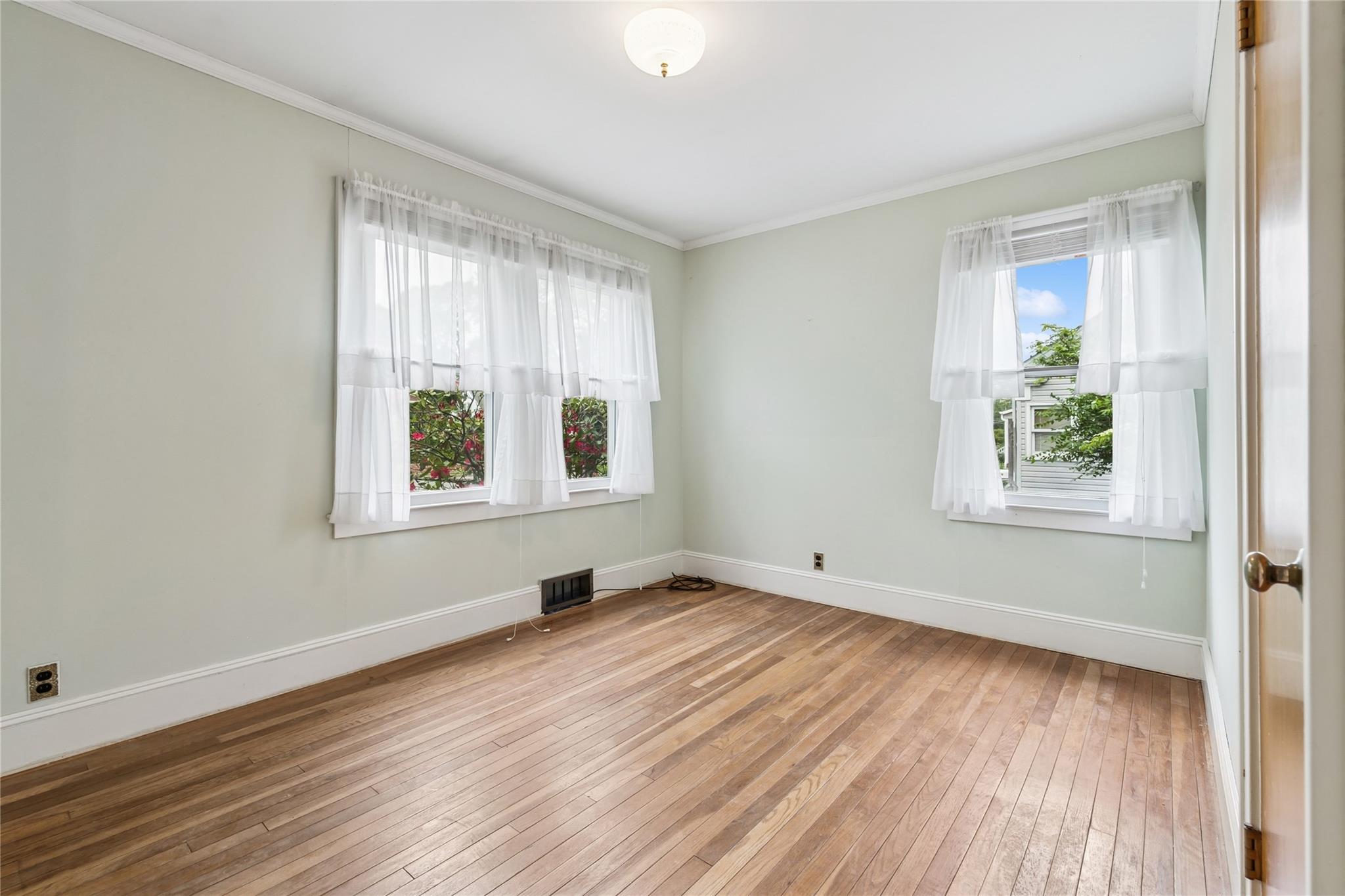 142 Woodhull Avenue, Riverhead, New York image 7
